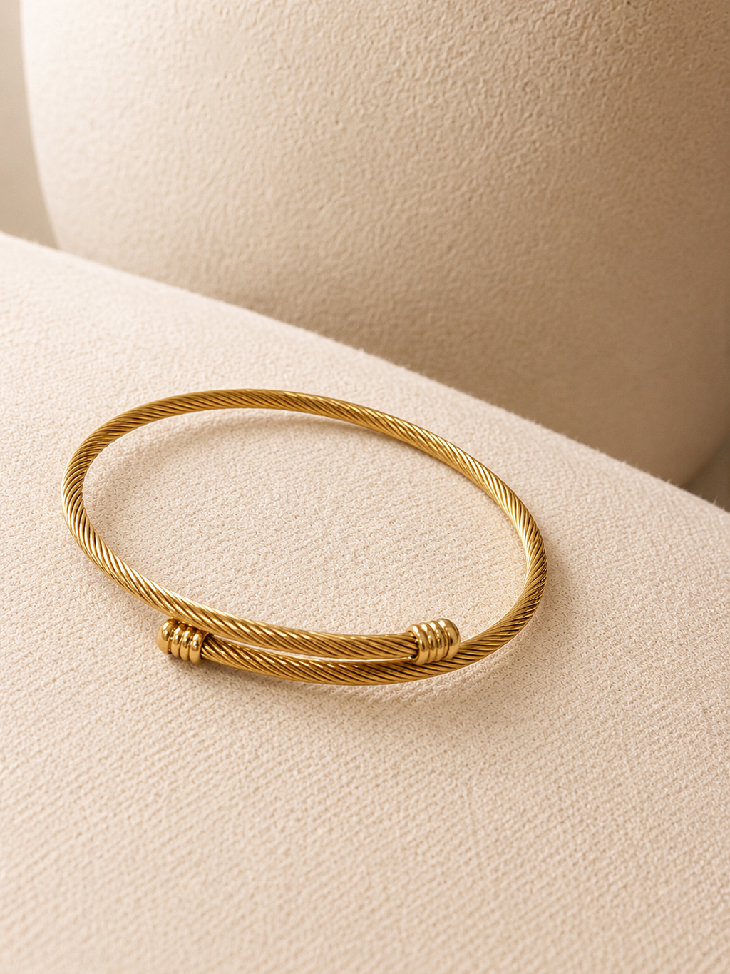 Saka Bangle