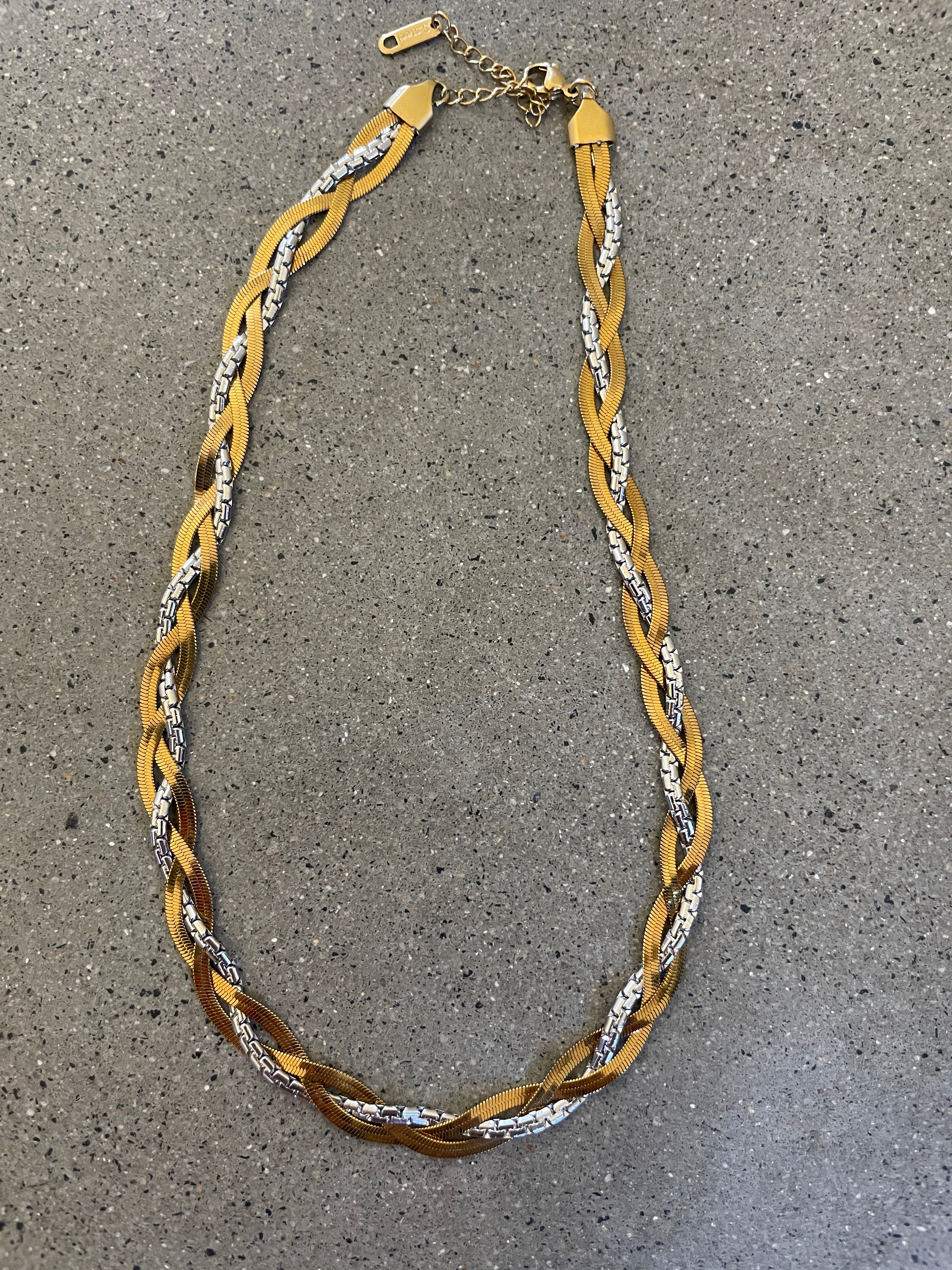 Selaras Necklace